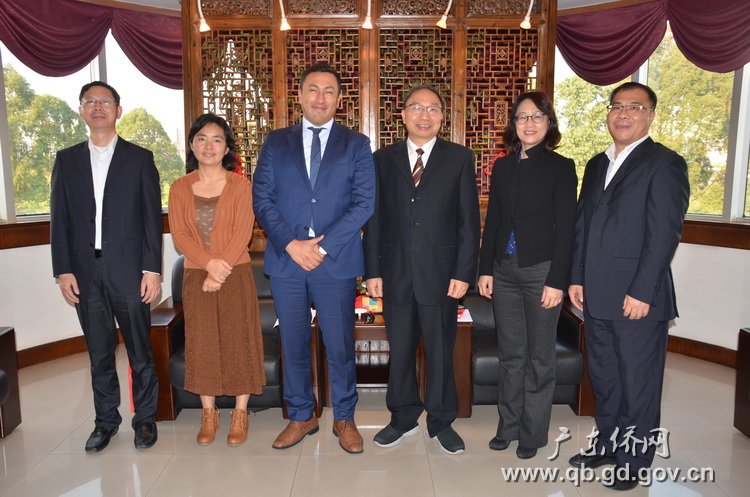 省海交会副会长林琳（右三）会见秘鲁驻广州领事伊万.西尔瓦（左三）.JPG