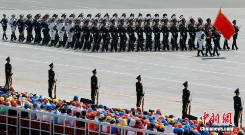 资料图：2015年9月3日上午，抗战胜利70周年阅兵在北京举行。<a target='_blank' href='http://www.chinanews.com/'>中新社</a>记者 盛佳鹏 摄
