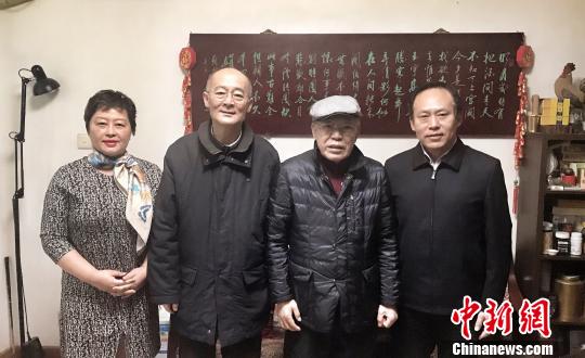 赵阳(图左二)拜会中国华文教育基金会顾问委员会主席卢瑞华(图左三) 粤分 摄 赵阳(图左二)拜会中国华文教育基金会顾问委员会主席卢瑞华(图左三) 粤分 摄