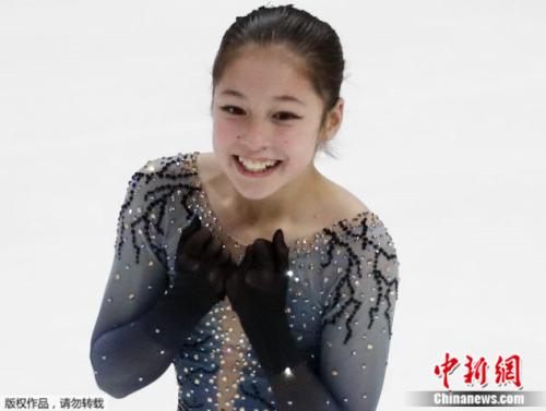 年仅13岁的华裔花式滑冰选手刘美贤,25日晚间赢得美国花式滑冰锦标赛女子单人冠军。 年仅13岁的华裔花式滑冰选手刘美贤,25日晚间赢得美国花式滑冰锦标赛女子单人冠军。