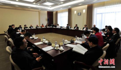 3月7日，全国政协十三届二次会议中华全国归国华侨联合会界别举行小组会议，讨论政府计划报告和预算报告。<a target='_blank'  data-cke-saved-href='http://www.chinanews.com/' href='http://www.chinanews.com/'>中新社</a>记者 于海洋 摄