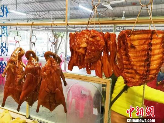 台城乐兴海鲜茶餐厅设清明祭祖烧腊套餐 李晓春 摄