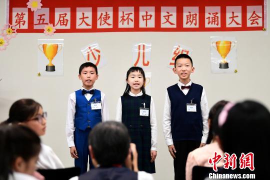 比赛场景。　吕少威 摄