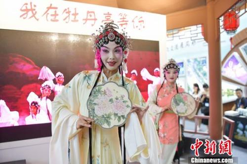 图为江西抚州古戏《盱河高腔—牡丹亭》文博会上演。