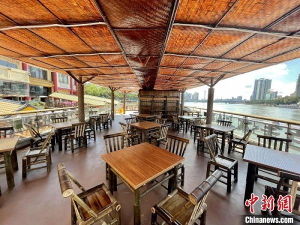 水上人家主题航班还原以前水上人家居住的房子 广州公交集团客轮公司供图