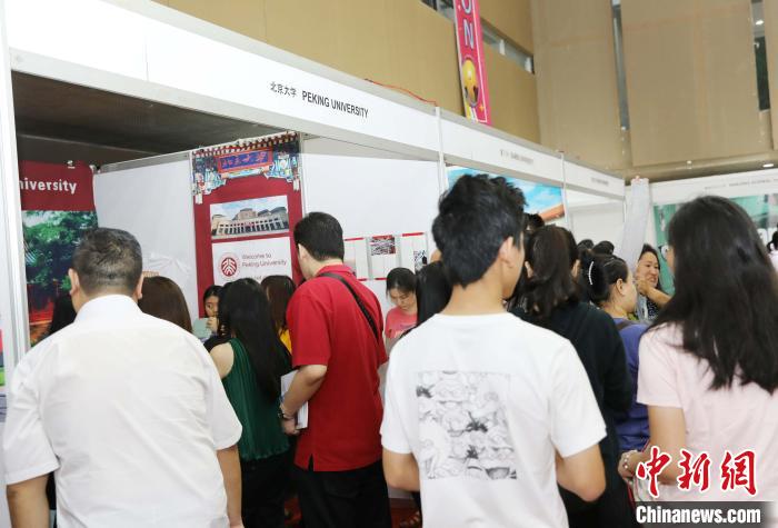 图为北京大学展位。　林永传 摄