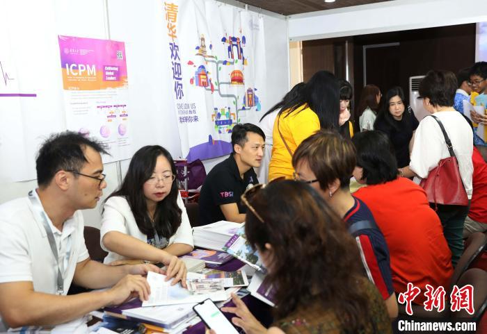 图为清华大学展位。　林永传 摄