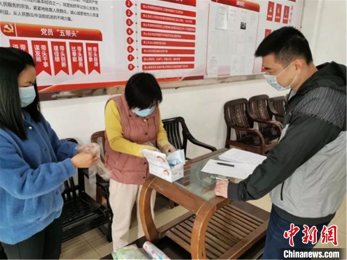 4万个华侨从墨西哥寄回的口罩运抵广东博罗