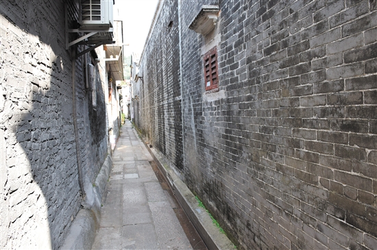 村中各处建筑，经历岁月的洗礼，沉淀为茶坑古村落的历史印记。
