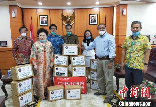 图为捐赠雅加达东区政府现场 钟家燕 供图 摄