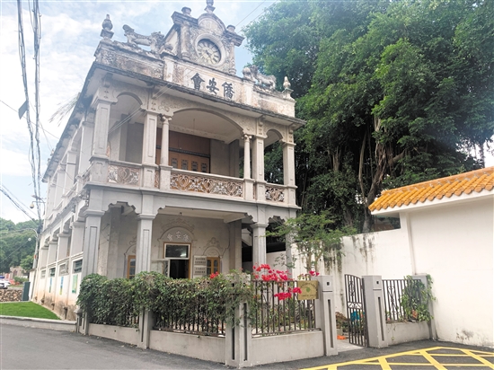 侨安会大楼由侨胞出资兴建，多年来一直是《沙堆侨刊》的办公场所。