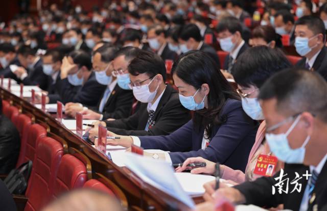 5月22日上午，广东省第十三次党代会在广州白云国际会议中心举行。南方日报、南方+记者 王辉 张冠军 李细华 万稳龙 摄