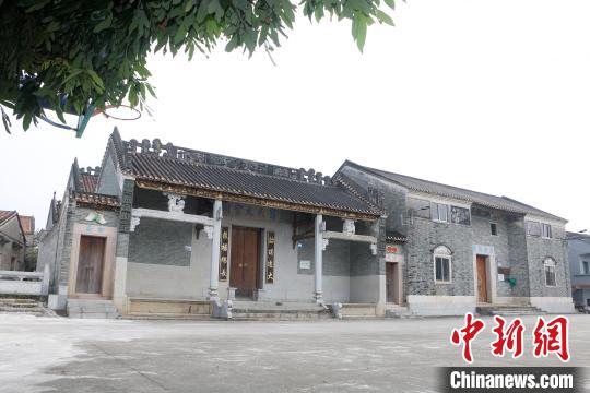 花都区缠岗村祠堂 黄柱 摄