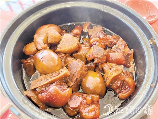 广东益膳食品有限公司的陈皮猪脚姜斩获一等奖、新晋网红奖两项大奖。