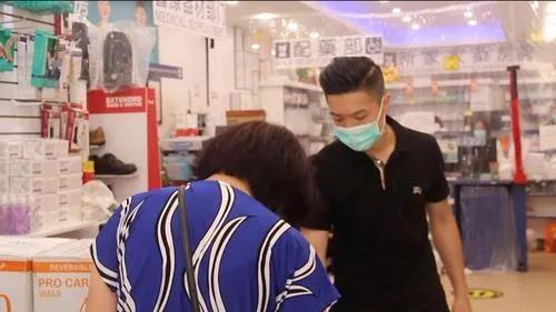 药房营业期间。(美国《世界日报》 颜洁恩/摄)