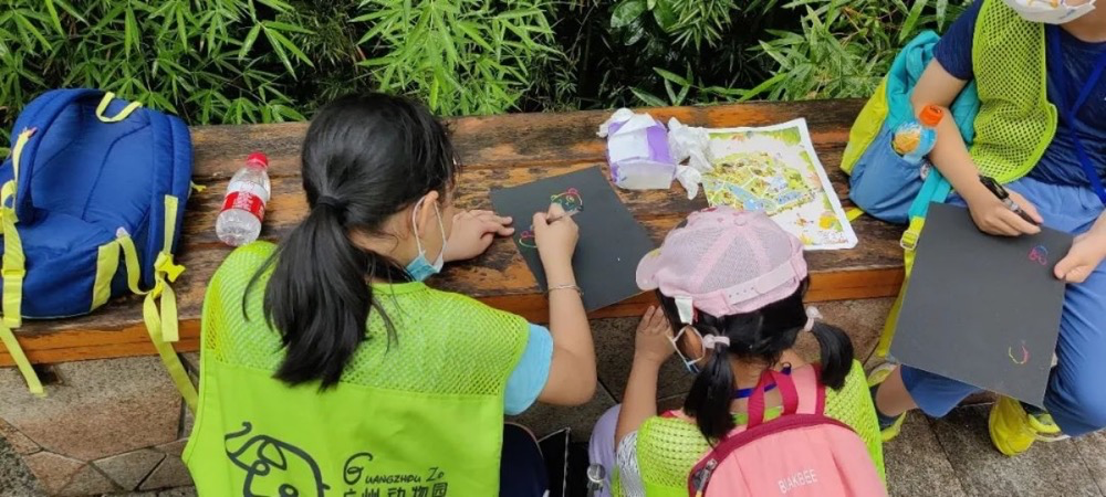 广州动物园举办亲子活动。