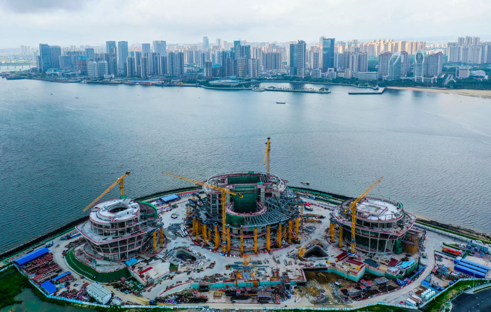 　　中建深装承建的湛江市文化中心三馆开始安装幕墙，建成后这里将成为湛江文化新地标（5月26日摄，无人机照片）。新华社记者 刘大伟 摄