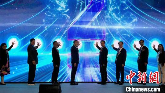 中国侨网各界嘉宾为侨交会2023（吉隆坡）智能科技展　陈悦　摄
