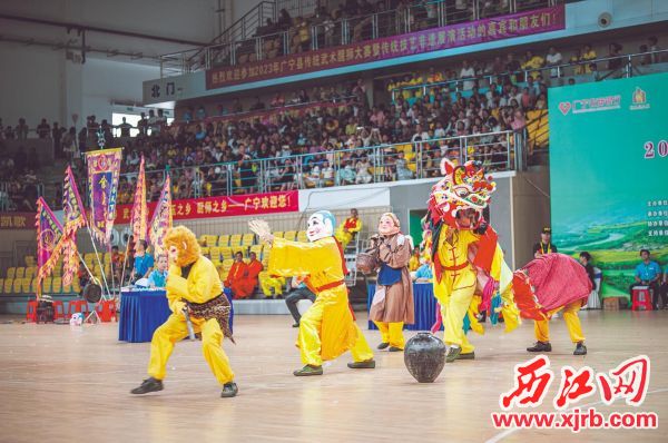 ▼制订了《肇庆广宁山狮竞赛规则》后，首次在比赛中设立山狮项目。