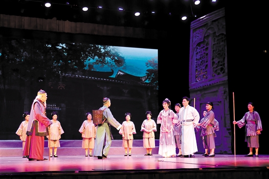 昨晚，新编粤剧《碉楼》再度精彩上演，收获欢迎和好评。
