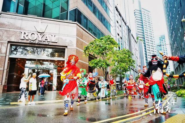 潮阳城南忠精英歌队在新加坡参加文化交流活动。 受访者供图