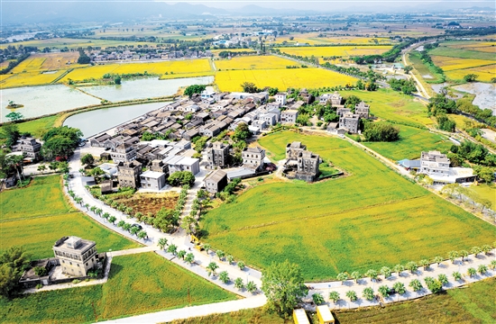 斗山镇深挖乡村的内在潜力，描绘城乡共美图景。图为浮月村。