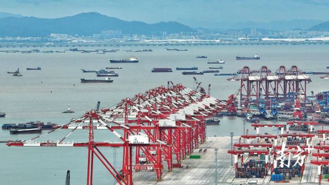 2022年6月，广州南沙港四期全自动化集装箱码头，目前已进入常态化全流程测试运行 南方日报记者 石磊 摄  南方+ 梁文祥 拍摄