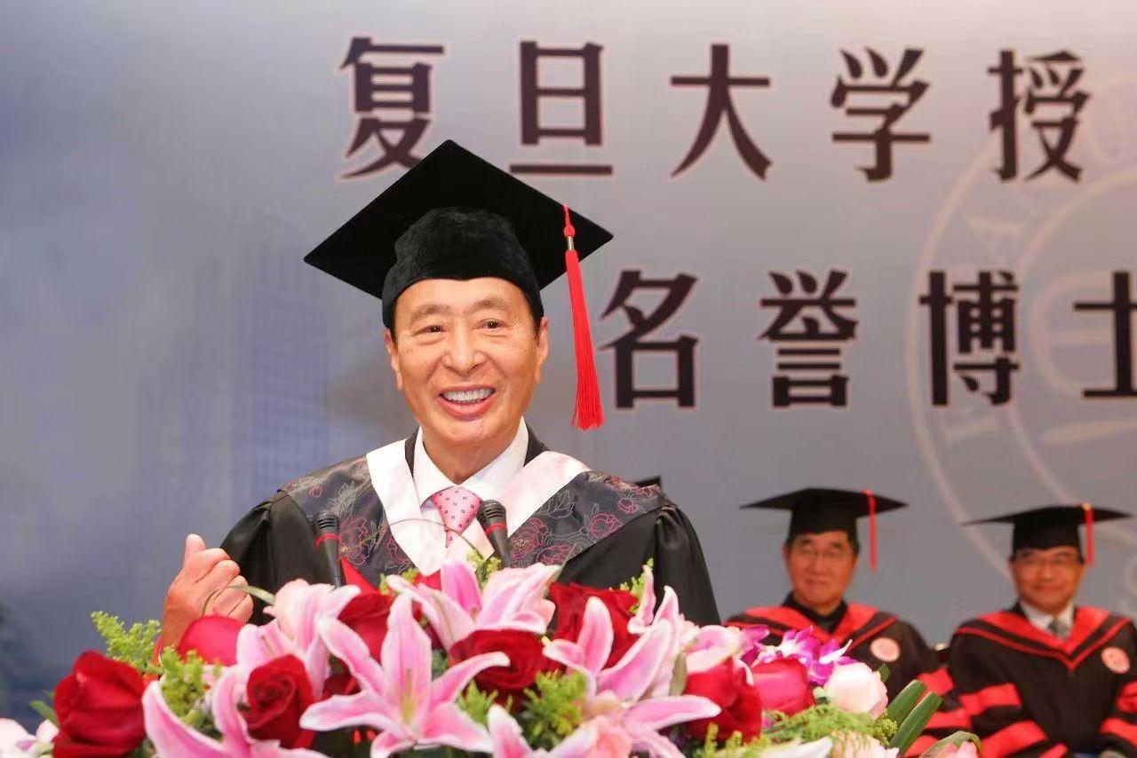李兆基。