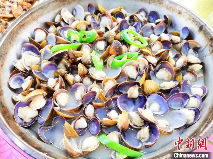 油盐黄沙蚬 李晓春 摄