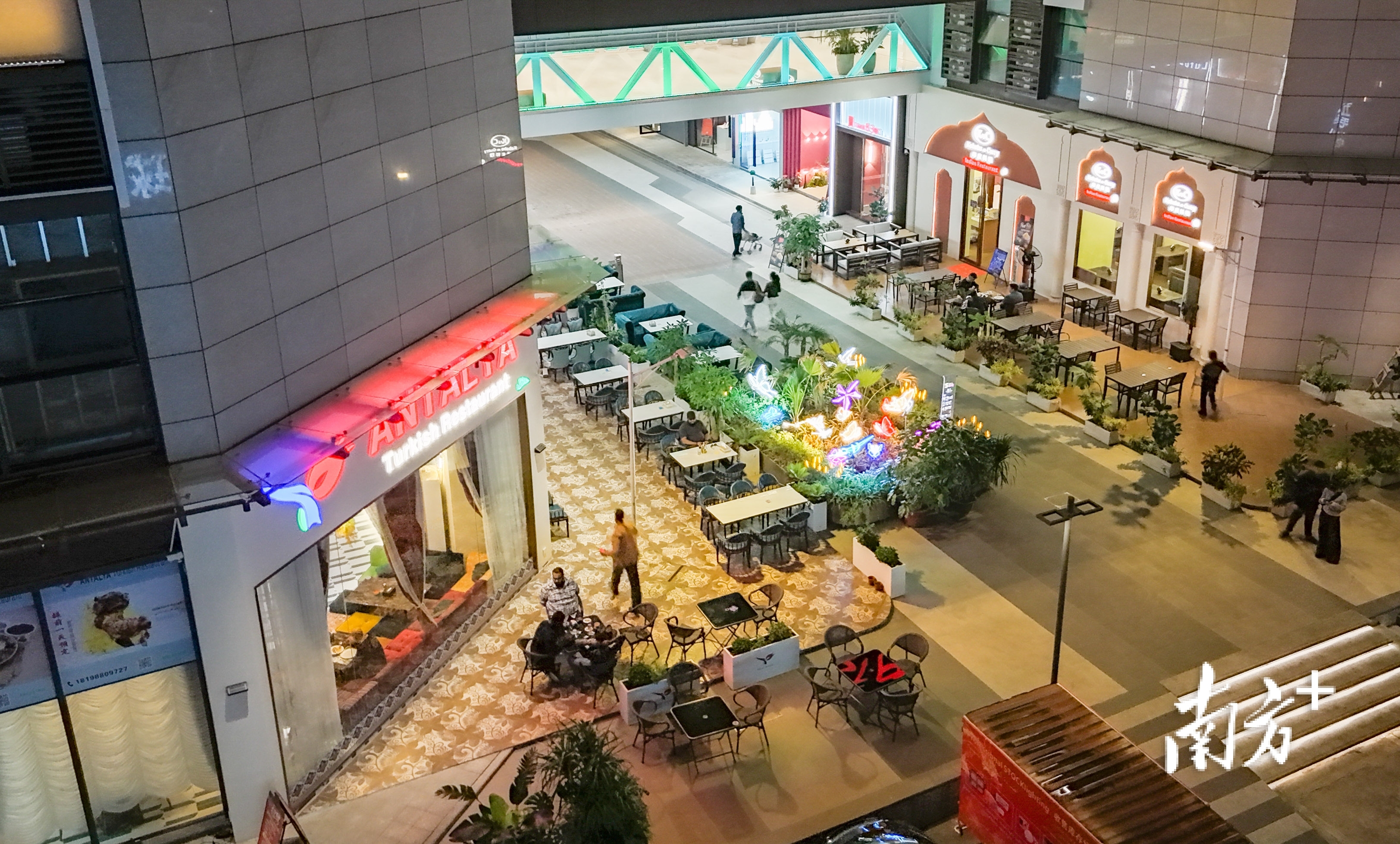 灯都·四季里,是面向海外客商的灯饰商贸综合体。古镇镇宣传文旅教体办供图