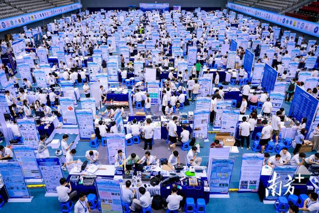  2025年8月15日，第二十届中国研究生电子设计竞赛全国总决赛（简称“研电赛”）在深圳信息职业技术大学开幕。朱洪波 刘越亚/摄