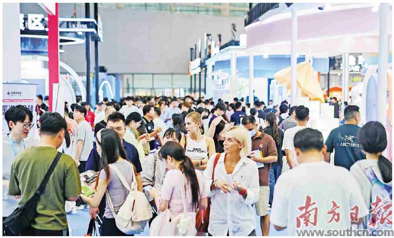 跨交会现场人潮涌动。南方日报记者 钟志辉 摄